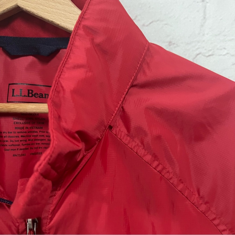 LL Bean XL Nylon Rain Jacket Windbreaker Red Full Zip Hidden Hood women Unisex - Picture 8 of 9